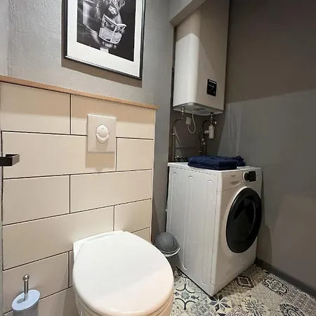 La Cour Du Prince: Cozy Ground Floor With Terrace Near Station