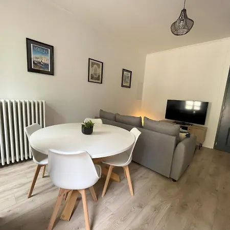 La Cour Du Prince: Cozy Ground Floor With Terrace Near Station
