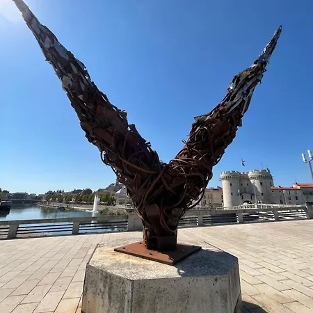 Appartamento La Cour Du - F2 Centre-ville Avec Cour Verdun-sur-Meuse
