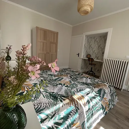 Apartment La Cour Du Prince: Cozy Ground Floor With Terrace Near Station