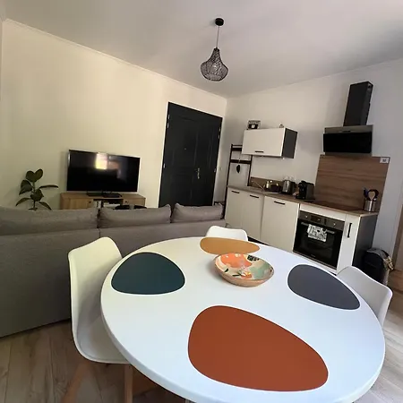 La Cour Du Prince: Cozy Ground Floor With Terrace Near Station Apartment Verdun-sur-Meuse