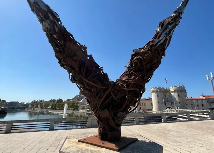 Апартаменты La Cour Du - F2 Centre-ville Avec Cour Верден-сюр-Мёз