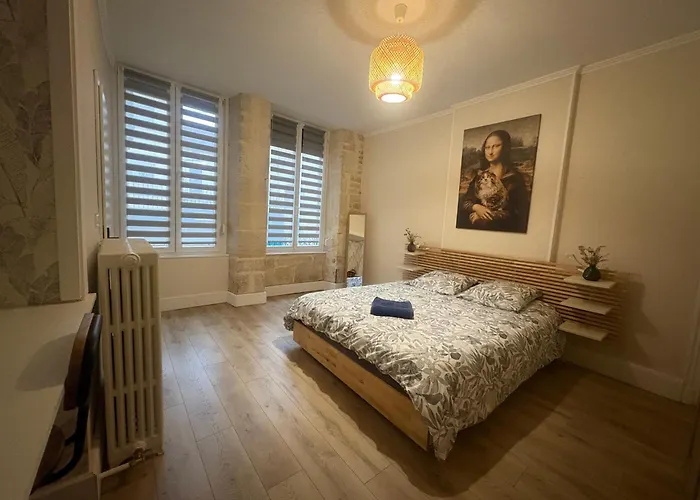 Апартаменты La Cour Du - F2 Centre-ville Avec Cour *